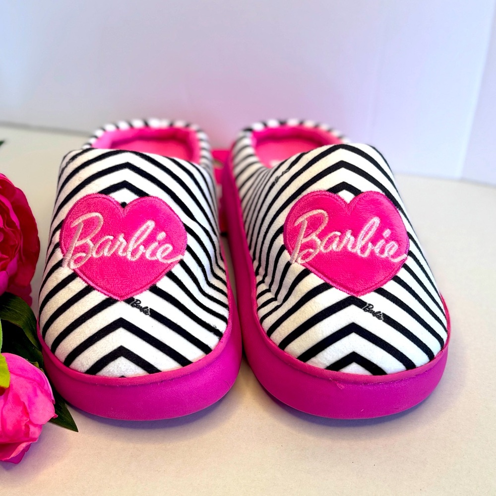 🩷 Barbie Kids Slippers - Size 3.5/4.5